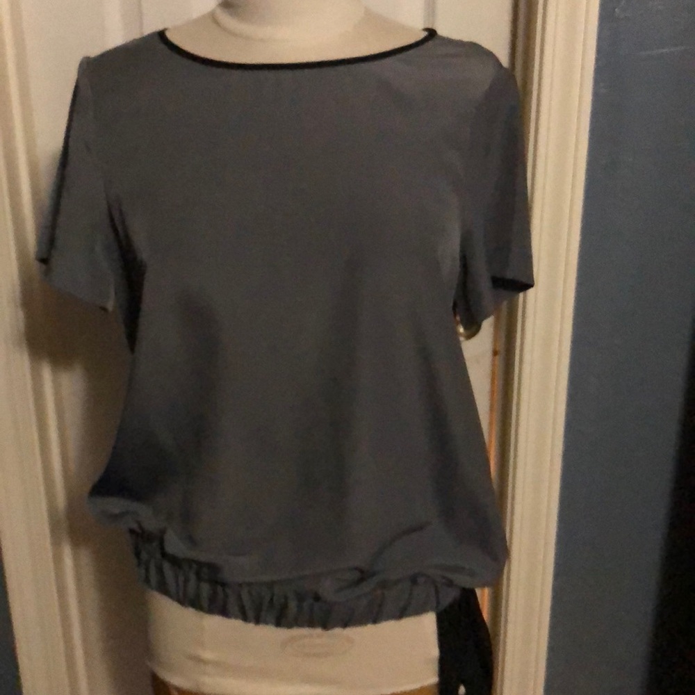 Grey blouse - Picture 2 of 3